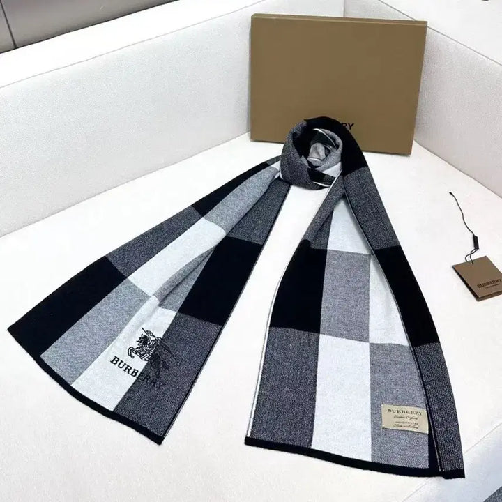 [BUNJANG] Burberry Black and White Check Muffler / 버버리 블랙 앤 화이트 체크 머플러