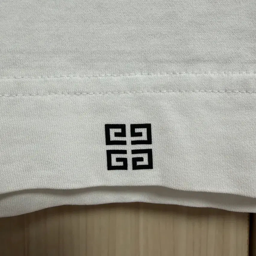 [BUNJANG] Givenchy T-shirt / 지방시 반팔티