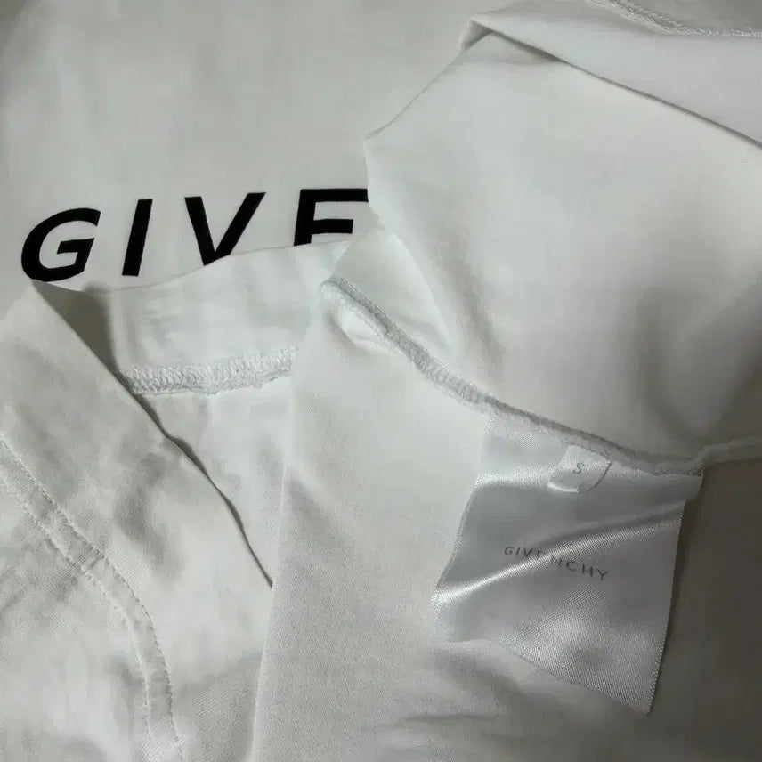 [BUNJANG] Givenchy T-shirt / 지방시 반팔티