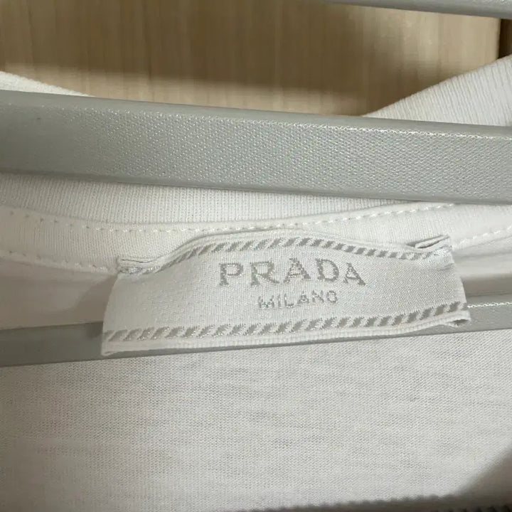 [BUNJANG] Prada Embroidered Logo T-shirt / 프라다 자수로고 반팔티