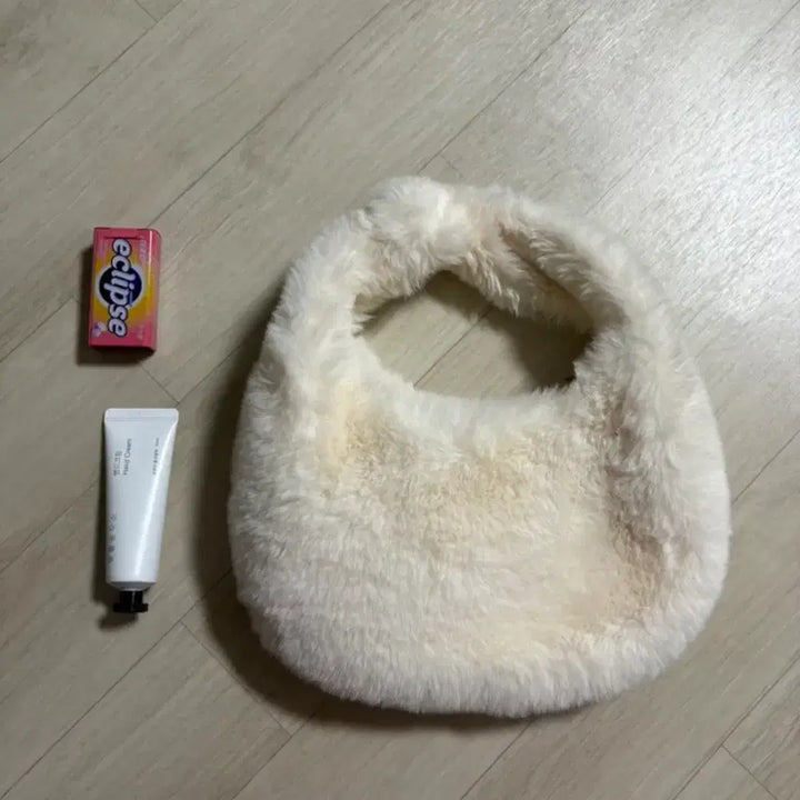 [BUNJANG] Ivory Shoulder Bag Tote Bag / 아이보리 퍼 숄더백 토트백 가방