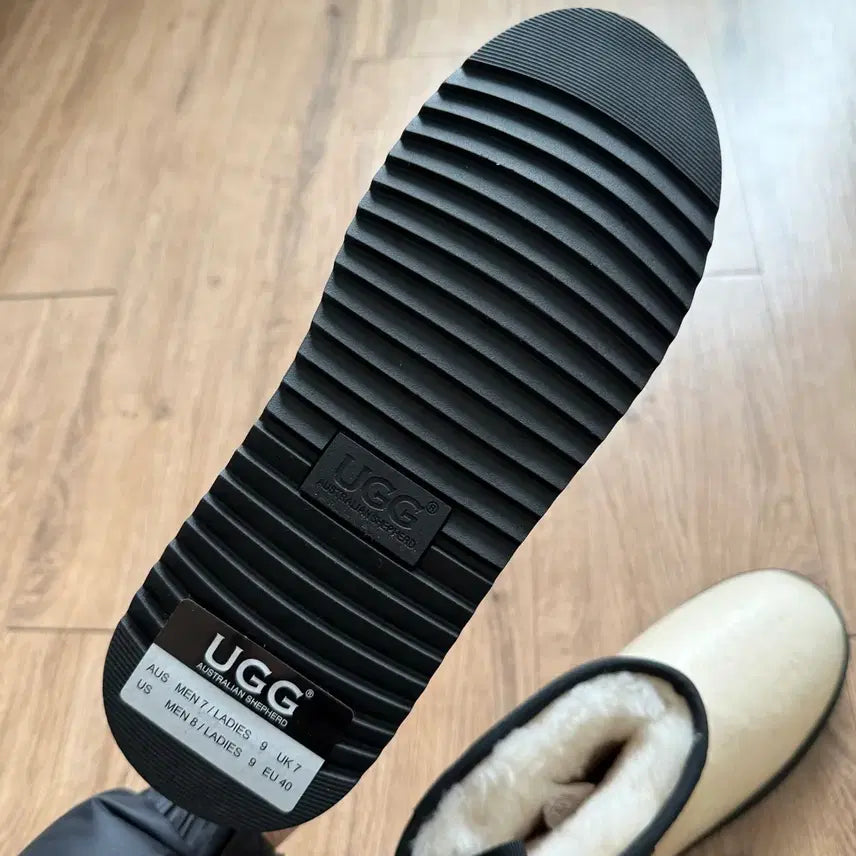 [BUNJANG] UGG Clear Boots EU40 (250) New / 어그 클리어부츠 새상품