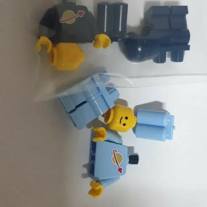 [BUNJANG] Lego Classic Blue Space Man + Sky Blue Space Man Parts New / 레고 클래식 남색우주인+하늘색 우주인 부품 새상품