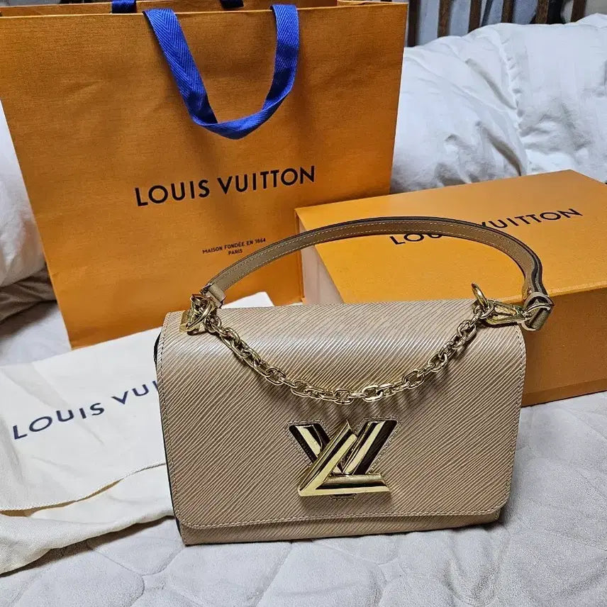[BUNJANG] Louis Vuitton Twist MM Built-in Chip Shoulder Bag / 루이비통 트위스트 mm 숄더백 내장칩