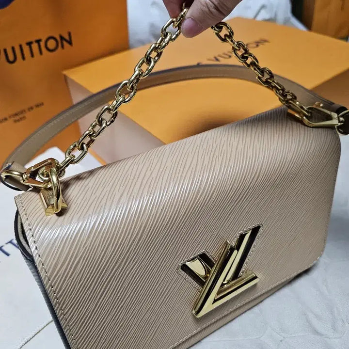 [BUNJANG] Louis Vuitton Twist MM Built-in Chip Shoulder Bag / 루이비통 트위스트 mm 숄더백 내장칩