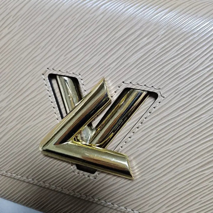 [BUNJANG] Louis Vuitton Twist MM Built-in Chip Shoulder Bag / 루이비통 트위스트 mm 숄더백 내장칩