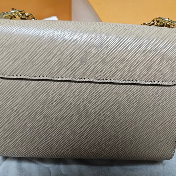 [BUNJANG] Louis Vuitton Twist MM Built-in Chip Shoulder Bag / 루이비통 트위스트 mm 숄더백 내장칩
