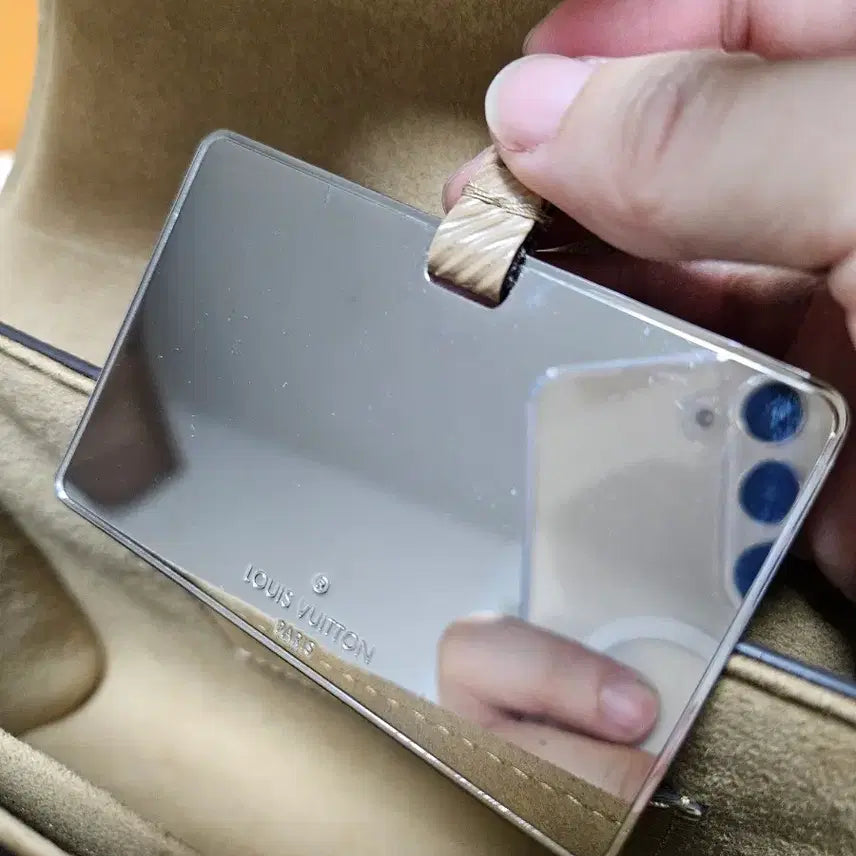 [BUNJANG] Louis Vuitton Twist MM Built-in Chip Shoulder Bag / 루이비통 트위스트 mm 숄더백 내장칩