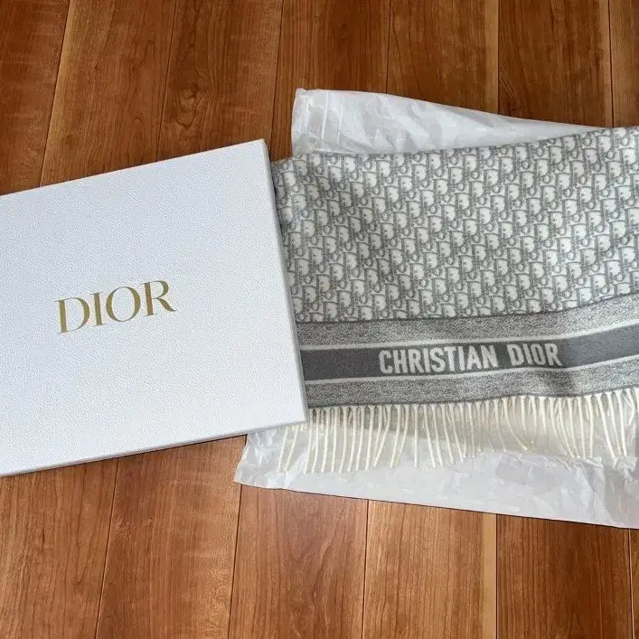 [BUNJANG] Dior Gray Scarf / Dior 디올 목도리