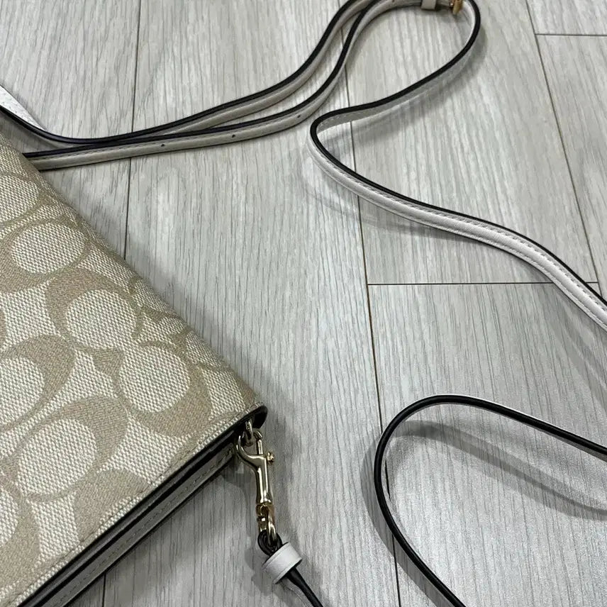 [BUNJANG] Coach Crossbody Bag / 코치 크로스백