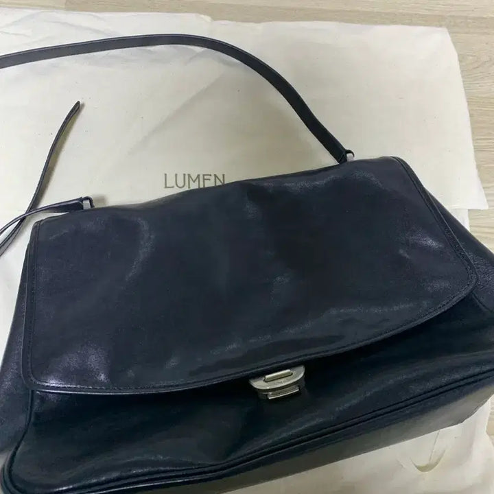 [SOLD OUT] 아뜰리에 드 루멘 소가죽 블랙숄더백 판매