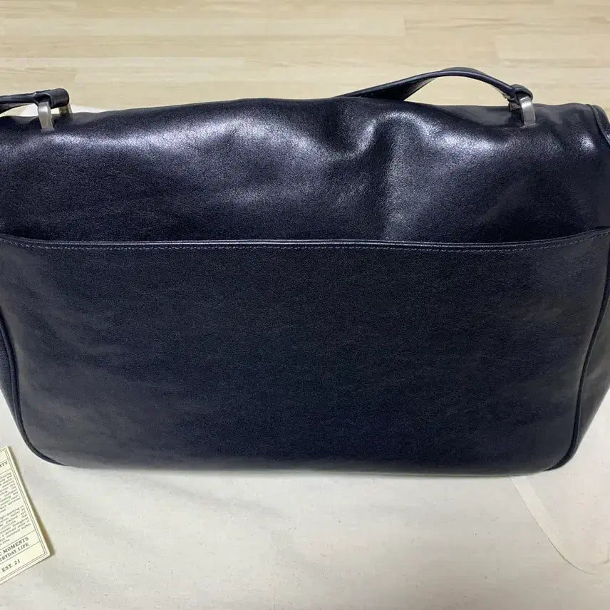 [SOLD OUT] 아뜰리에 드 루멘 소가죽 블랙숄더백 판매