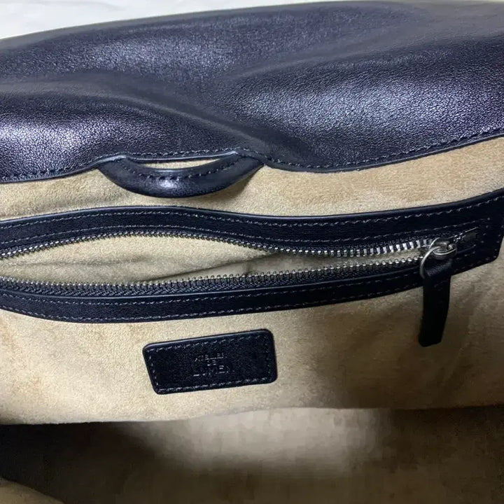 [SOLD OUT] 아뜰리에 드 루멘 소가죽 블랙숄더백 판매