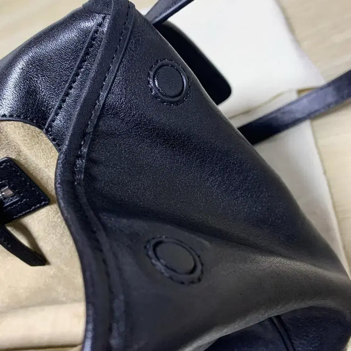 [SOLD OUT] 아뜰리에 드 루멘 소가죽 블랙숄더백 판매