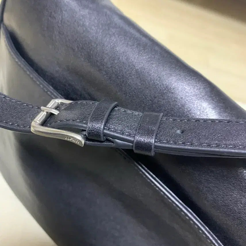 [SOLD OUT] 아뜰리에 드 루멘 소가죽 블랙숄더백 판매