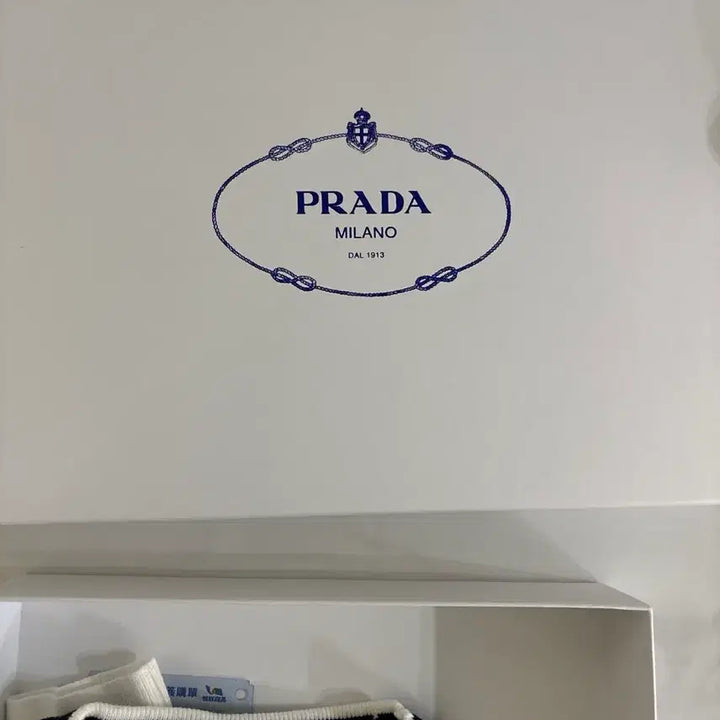 [BUNJANG] Prada Triangle Logo Knit White Full Package / 프라다 트라이앵글 로고 니트 화이트 풀박스 새상품