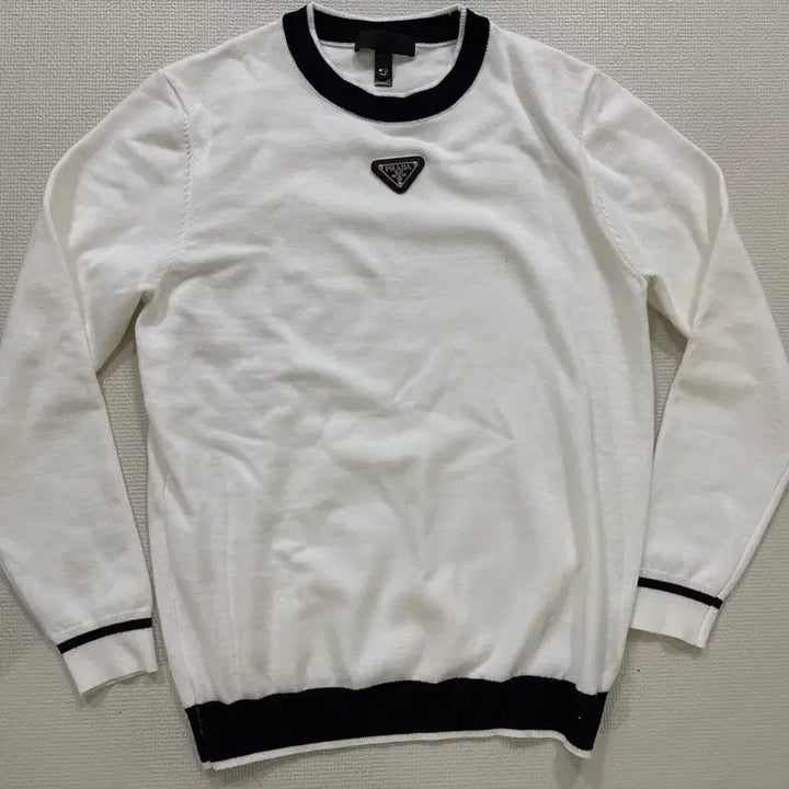 [BUNJANG] Prada Triangle Logo Knit White Full Package / 프라다 트라이앵글 로고 니트 화이트 풀박스 새상품