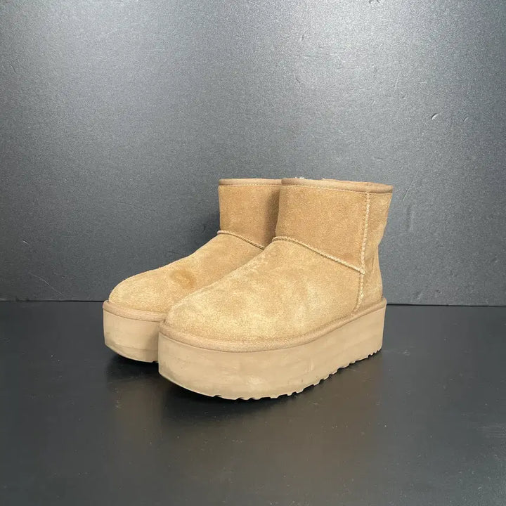 [BUNJANG] UGG Classic Ultra Mini Platform Boots Chestnut 245 / [245]  UGG 미국 어그 클래식 울트라 미니 플랫폼 부츠 체스트넛