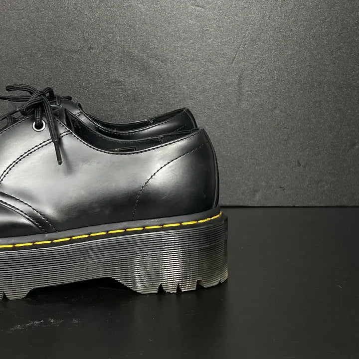 [BUNJANG] Dr. Martens Zerrick Quad 3-Hole Shoes / [255] 닥터마틴 재릭 쿼드 3홀