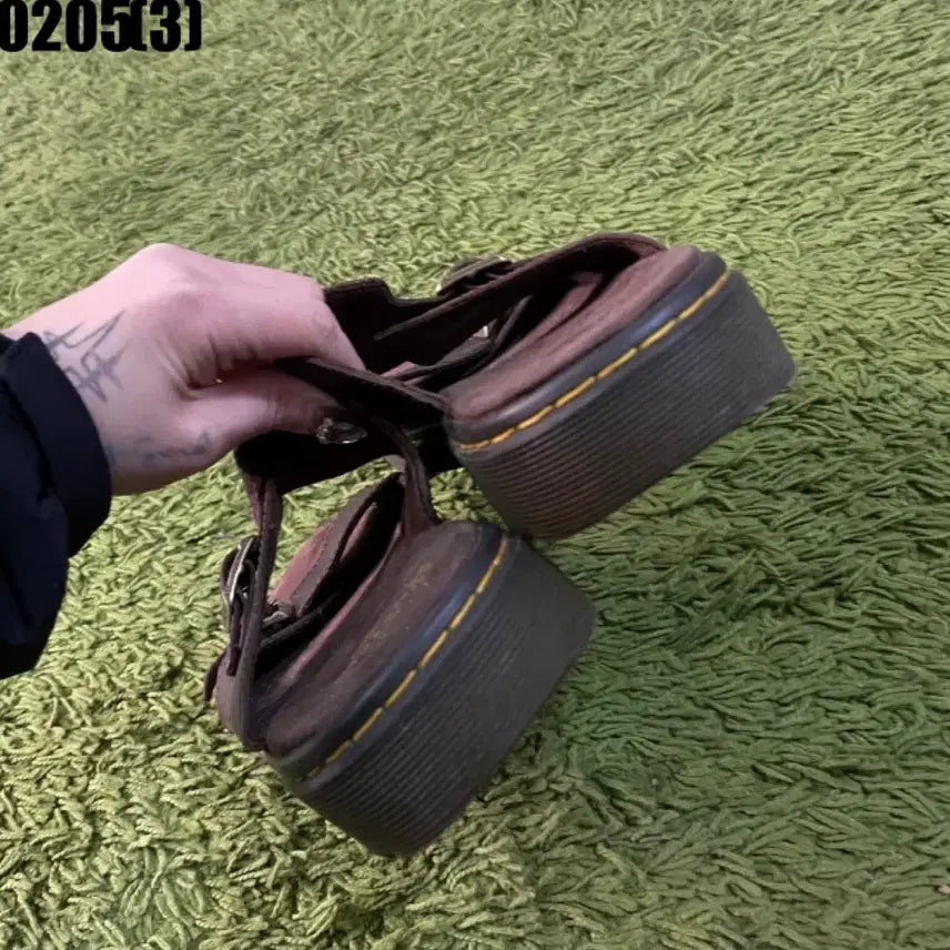 [BUNJANG] Dr. Martens Brown Leather Buckle Sandals / 닥터마틴 브라운 가죽 버클 샌들 0205