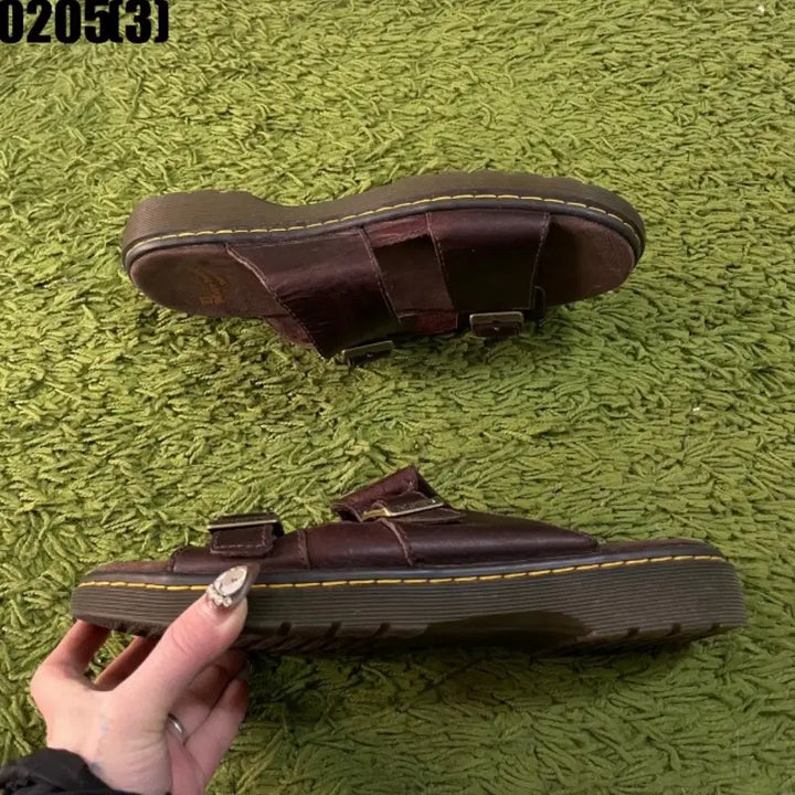 [BUNJANG] Dr. Martens Brown Leather Buckle Sandals / 닥터마틴 브라운 가죽 버클 샌들 0205