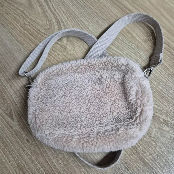 [BUNJANG] Kangol Crossbody Bag / 캉골 뽀글이 크로스백