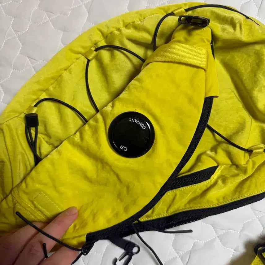 [BUNJANG] C.P. Company Yellow Hip Sack / C.P. 컴퍼니 옐로우 힙색