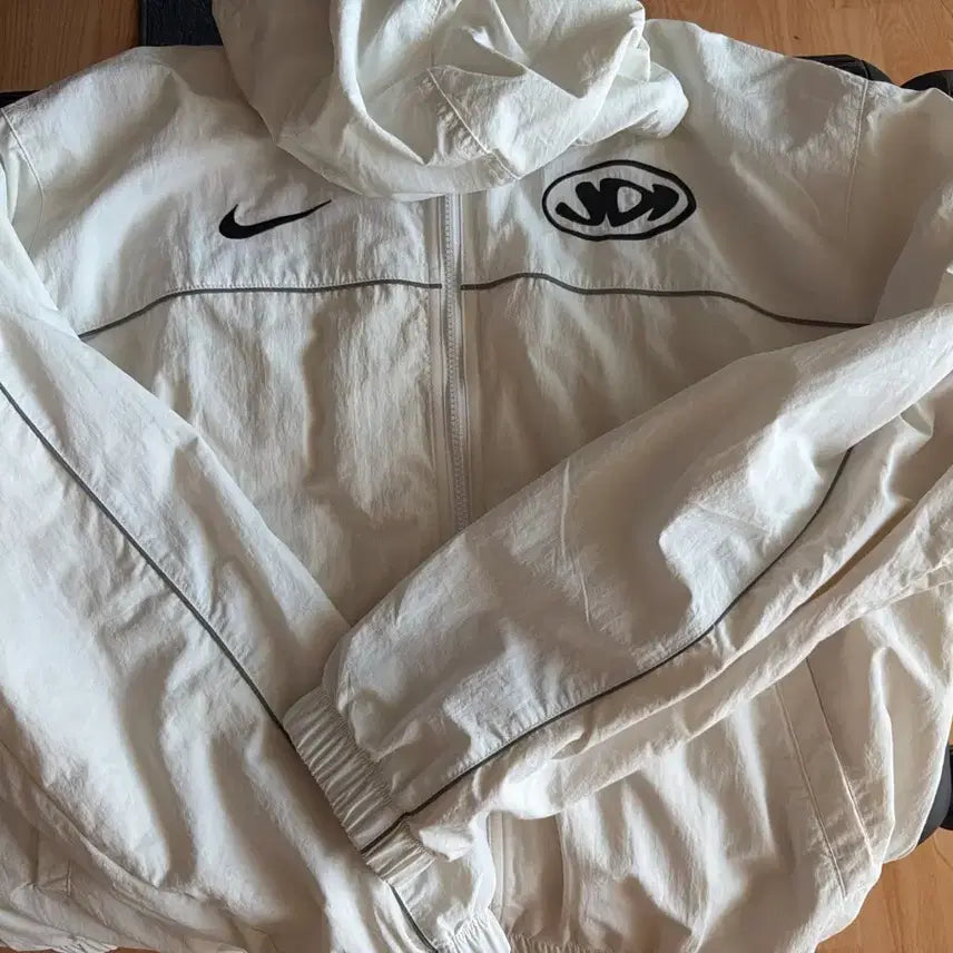 [BUNJANG] Nike White Windbreaker Jacket / 나이키 화이트 바람막이 후드 자켓