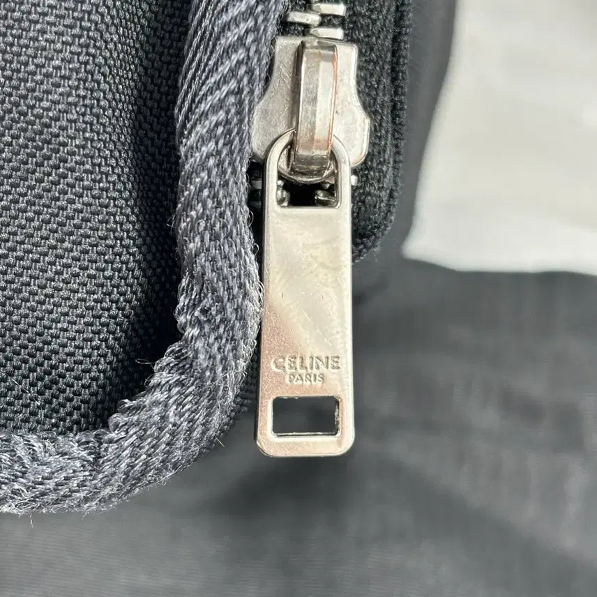[BUNJANG] Celine Nylon Trekking Flap Pouch Crossbody Bag / (정품)셀린느 나일론 트레킹 플랩 파우치 폰 크로스백