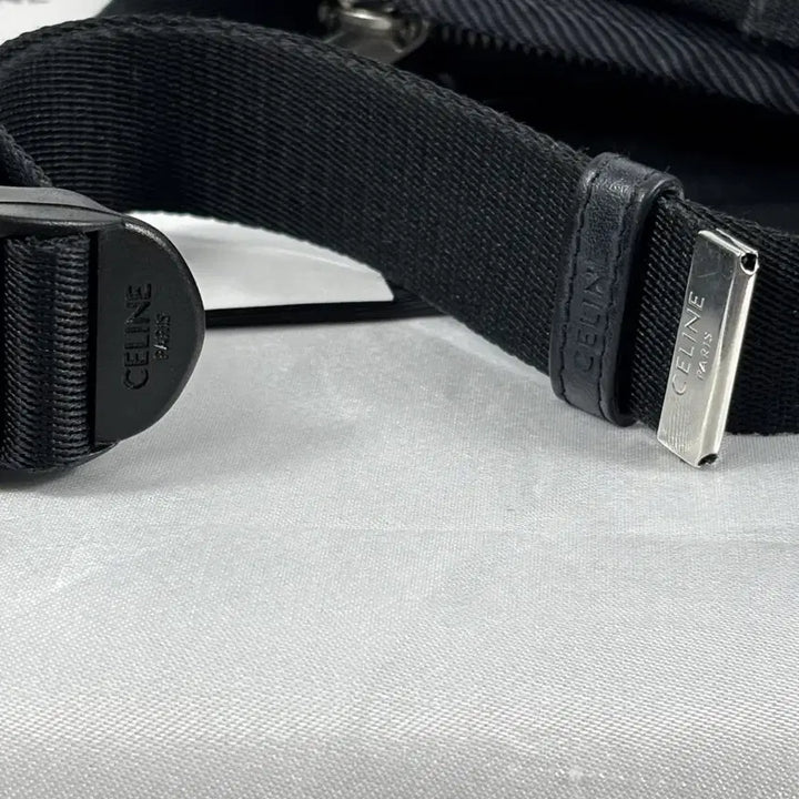 [BUNJANG] Celine Nylon Trekking Flap Pouch Crossbody Bag / (정품)셀린느 나일론 트레킹 플랩 파우치 폰 크로스백