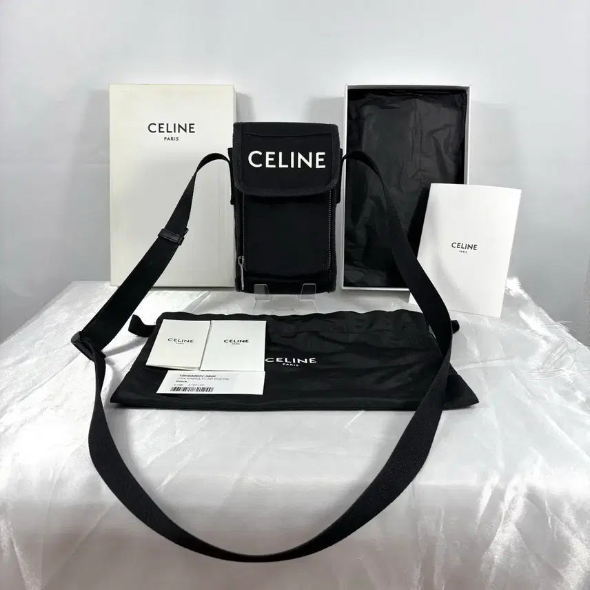 [BUNJANG] Celine Nylon Trekking Flap Pouch Crossbody Bag / (정품)셀린느 나일론 트레킹 플랩 파우치 폰 크로스백