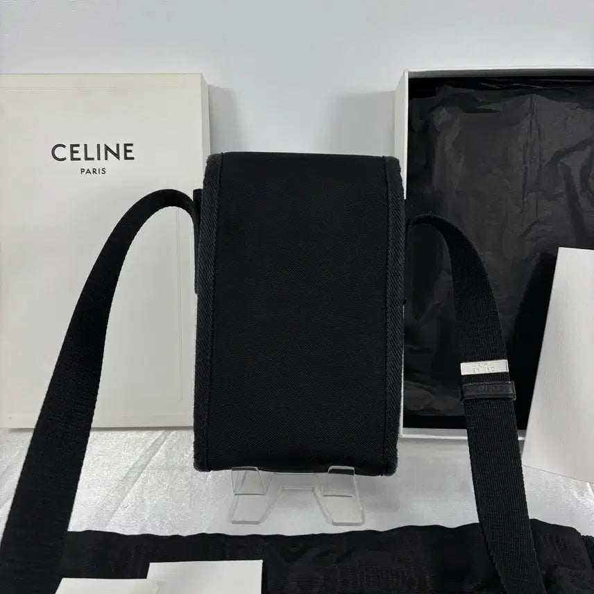 [BUNJANG] Celine Nylon Trekking Flap Pouch Crossbody Bag / (정품)셀린느 나일론 트레킹 플랩 파우치 폰 크로스백