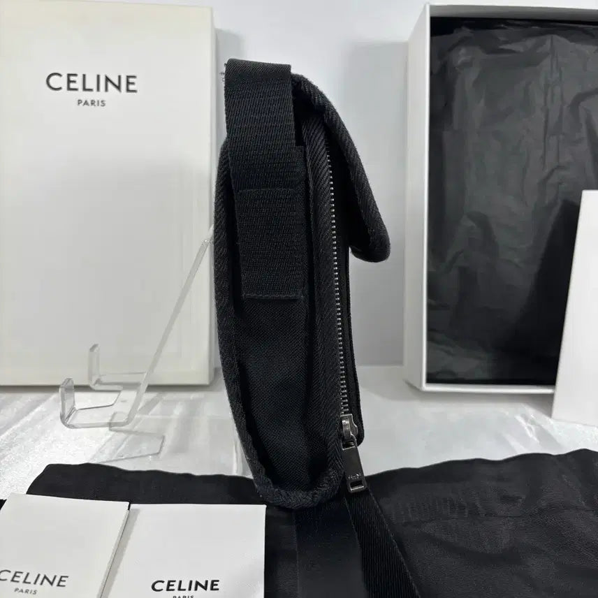 [BUNJANG] Celine Nylon Trekking Flap Pouch Crossbody Bag / (정품)셀린느 나일론 트레킹 플랩 파우치 폰 크로스백