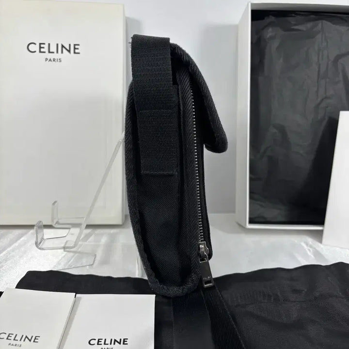 [BUNJANG] Celine Nylon Trekking Flap Pouch Crossbody Bag / (정품)셀린느 나일론 트레킹 플랩 파우치 폰 크로스백