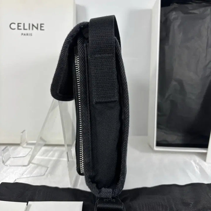 [BUNJANG] Celine Nylon Trekking Flap Pouch Crossbody Bag / (정품)셀린느 나일론 트레킹 플랩 파우치 폰 크로스백