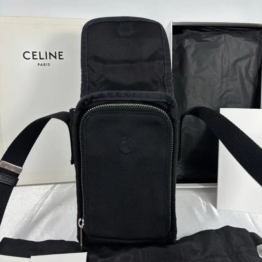 [BUNJANG] Celine Nylon Trekking Flap Pouch Crossbody Bag / (정품)셀린느 나일론 트레킹 플랩 파우치 폰 크로스백