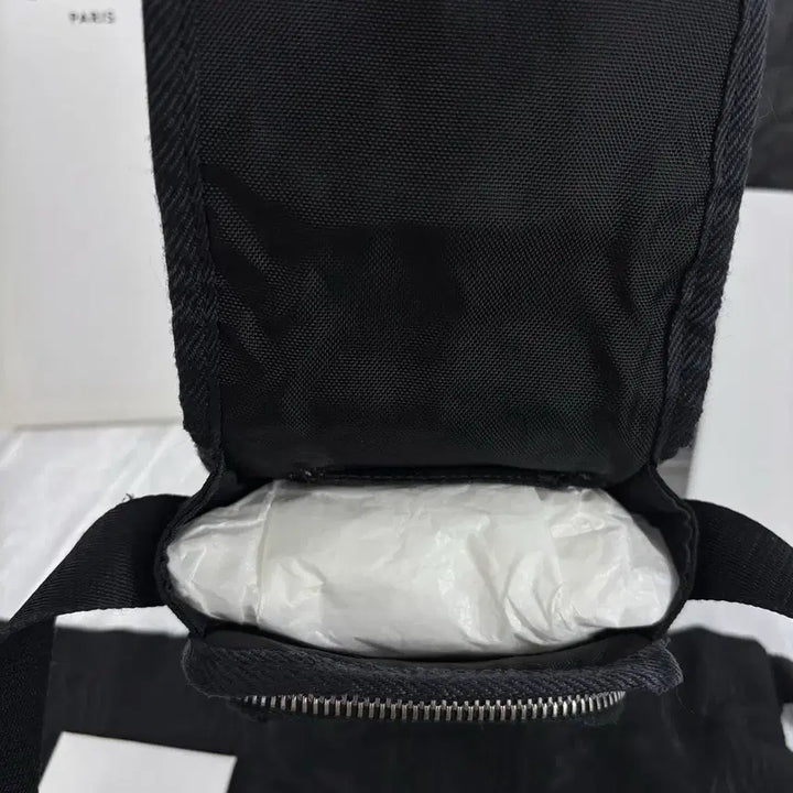 [BUNJANG] Celine Nylon Trekking Flap Pouch Crossbody Bag / (정품)셀린느 나일론 트레킹 플랩 파우치 폰 크로스백