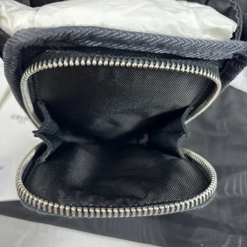 [BUNJANG] Celine Nylon Trekking Flap Pouch Crossbody Bag / (정품)셀린느 나일론 트레킹 플랩 파우치 폰 크로스백