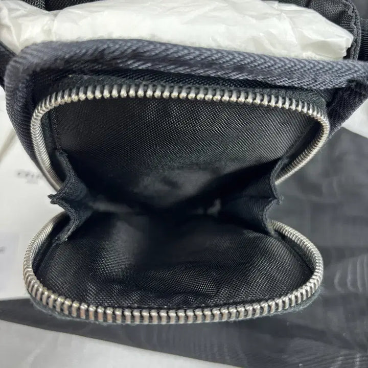 [BUNJANG] Celine Nylon Trekking Flap Pouch Crossbody Bag / (정품)셀린느 나일론 트레킹 플랩 파우치 폰 크로스백