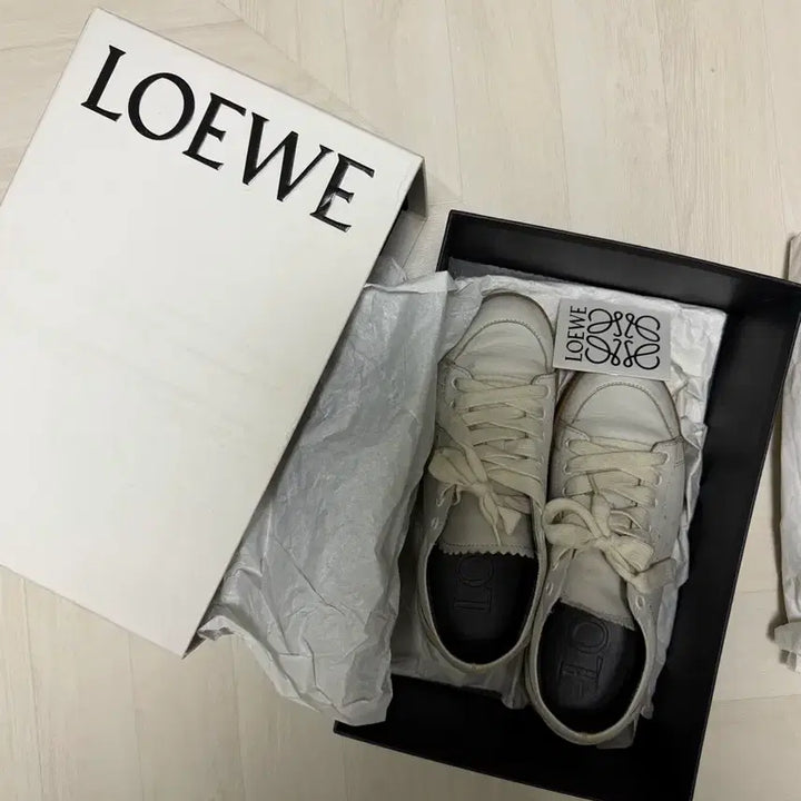 [BUNJANG] Loewe Leather Sneakers (Size 37) / 로에베 가죽 스니커즈 37