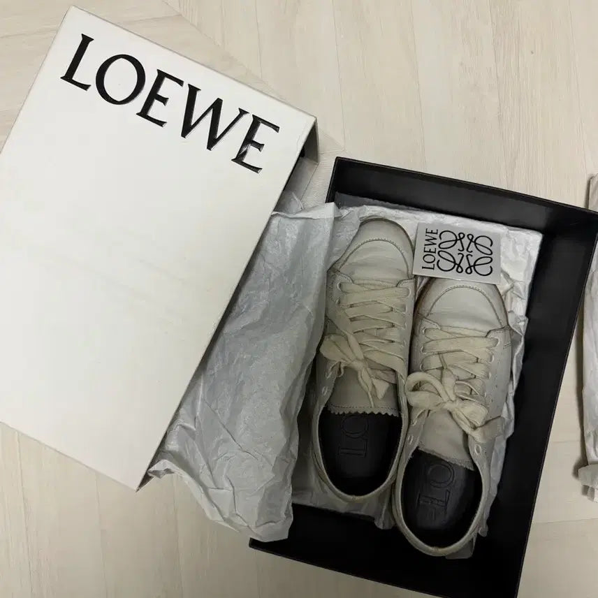 [BUNJANG] Loewe Leather Sneakers (Size 37) / 로에베 가죽 스니커즈 37