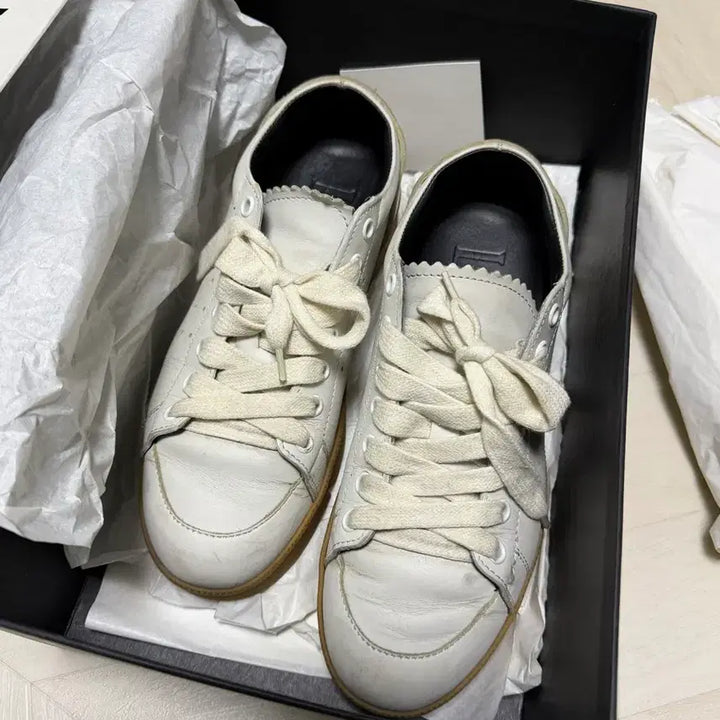 [BUNJANG] Loewe Leather Sneakers (Size 37) / 로에베 가죽 스니커즈 37