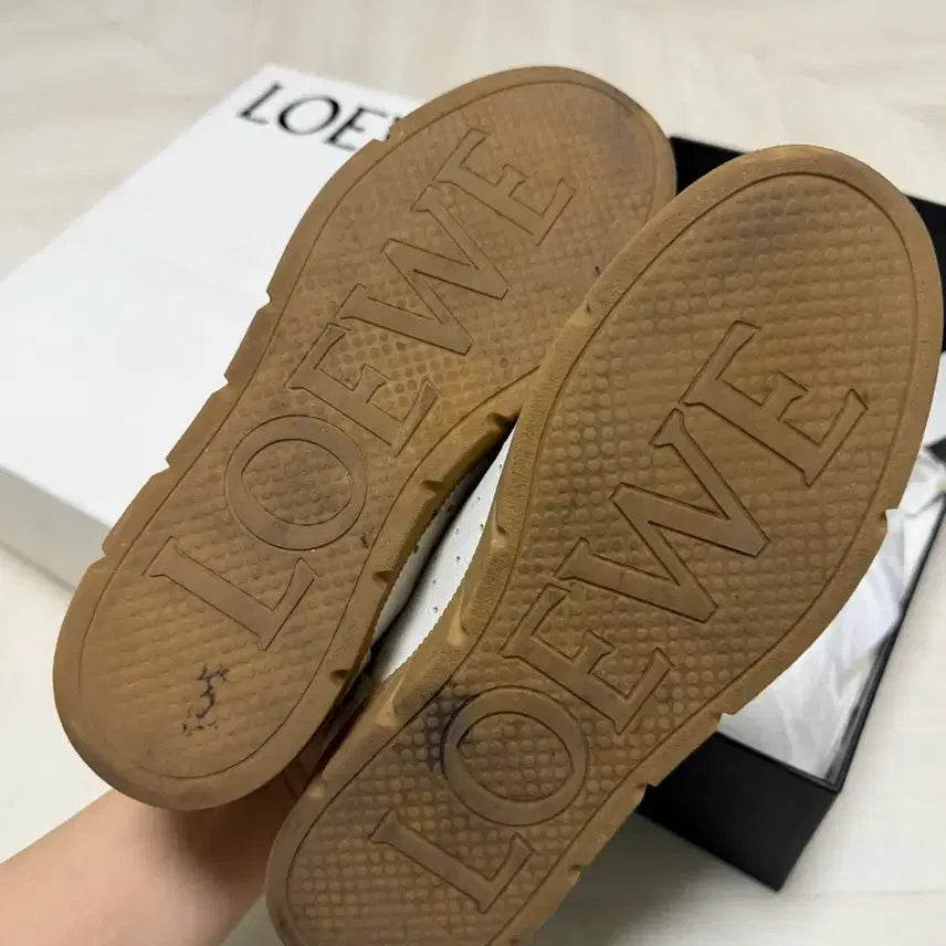 [BUNJANG] Loewe Leather Sneakers (Size 37) / 로에베 가죽 스니커즈 37