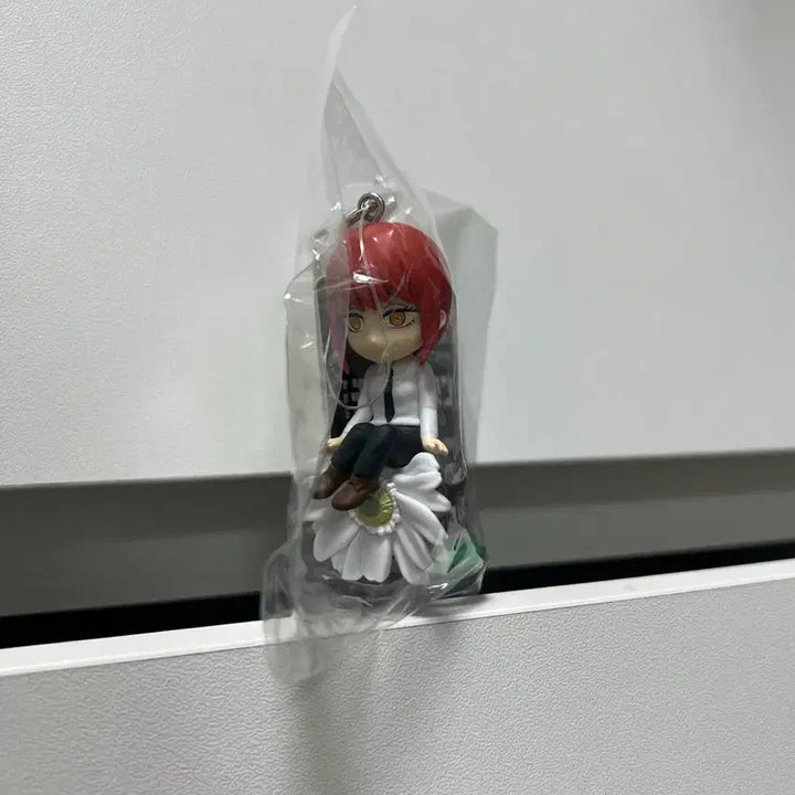 [BUNJANG] Chainsaw Man Makima Keychain Figure / 체인소맨 (마키마) 푸치토 노리마스 키링 피규어