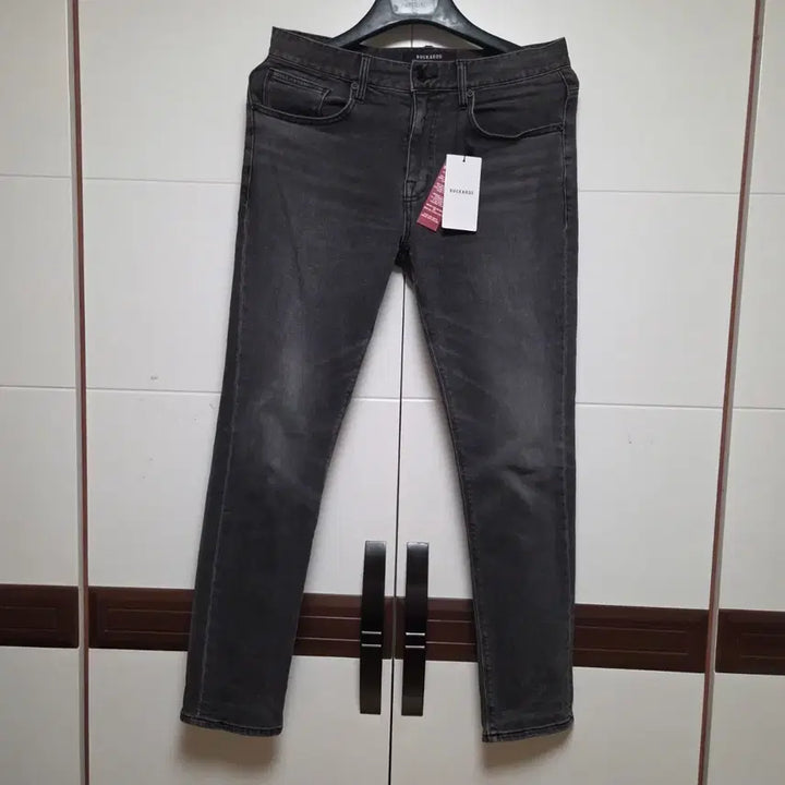 [SOLD OUT] 버커루 스판스트레이치 슬림핏 블랙진(32)