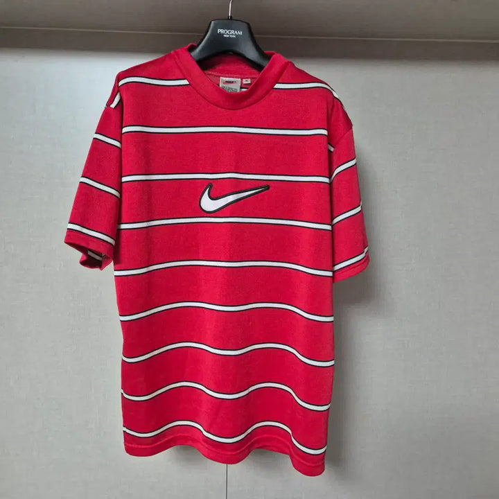 [BUNJANG] Nike 90s Swoosh Stripe Mesh T-shirt Red / 95)나이키 올드스쿨 90s 스우시 스트라이프 매쉬 반팔티 레드