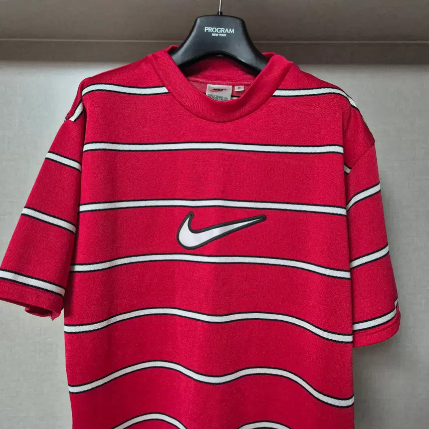 [BUNJANG] Nike 90s Swoosh Stripe Mesh T-shirt Red / 95)나이키 올드스쿨 90s 스우시 스트라이프 매쉬 반팔티 레드