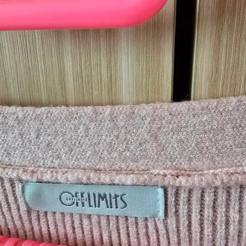 [BUNJANG] OFFLIMITS Ribbed Knit Cardigan / OFFLIMITS 골지 니트 핑크 팝니다