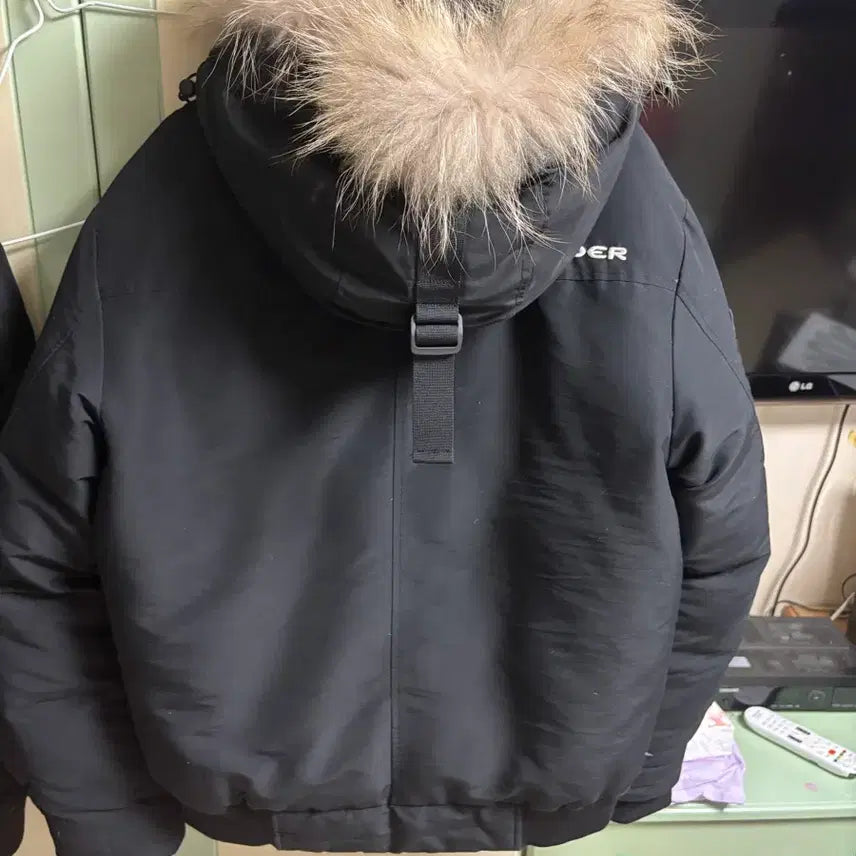 [BUNJANG] Aider Black Fur Padding Jacket (Size L) / 아이더 퍼패딩 블랙 L 사이즈 구매 3월 1일에 하면 5 (에서네고가능)