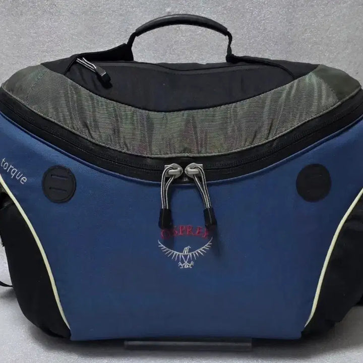 [BUNJANG] OSPREY Torque Messenger Bag Crossbody Bag / 오스프리 OSPREY 토크 메신저백 노트북수납 크로스가방